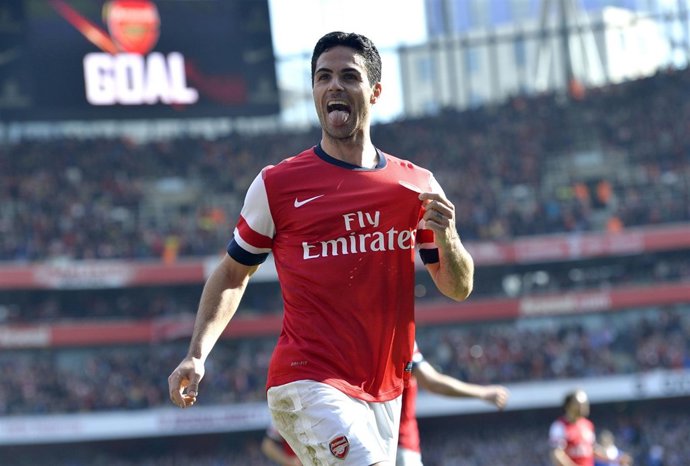 Mikel Arteta celebra un gol ante el Everton