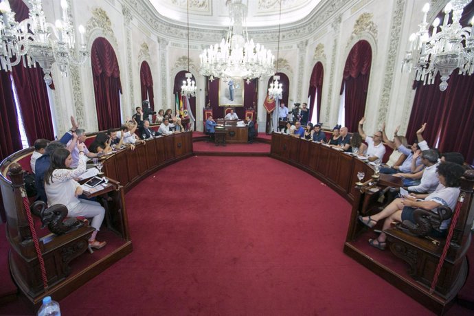 Votación del presupuesto municipal del Ayuntamiento de Cádiz