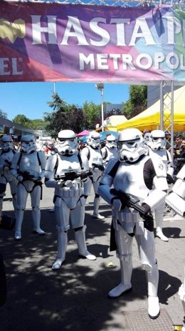 Participantes en el desfile de Star Wars. 