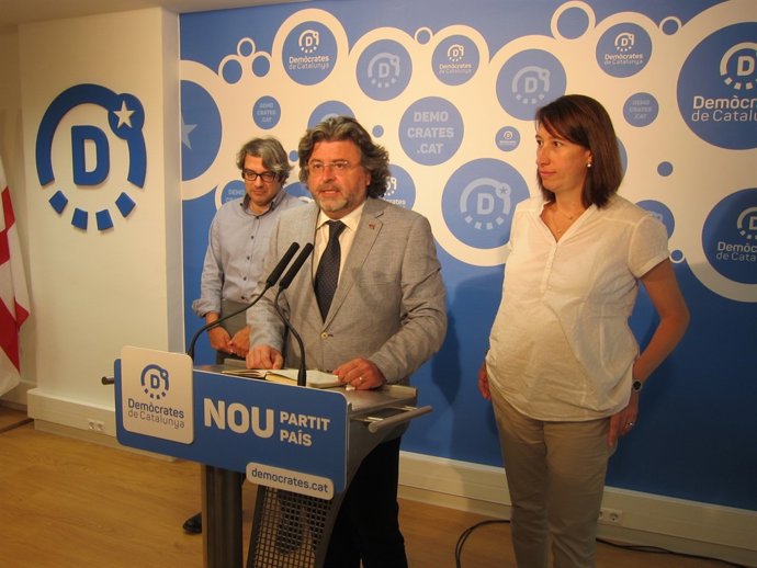 Los portavoces de Demòcrates M.Rocas, A.Castellà y A.Laïlla