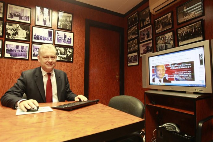 El embajador del Reino Unido en España, Simon Manley, en un encuentro digital