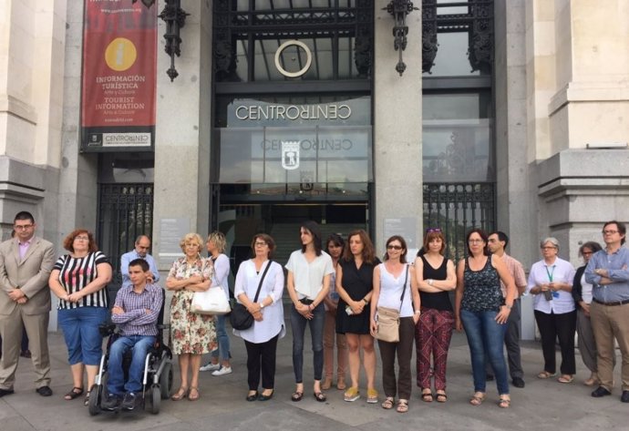Minuto de silencio en el Palacio de Cibeles 