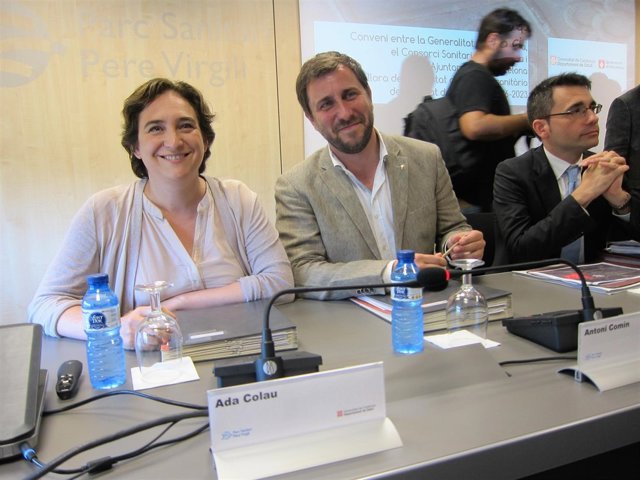 La alcaldesa A.Colau, el conseller T.Comín y el dtor.Del CatSalut D.Elvira