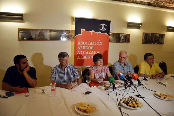 La asociación de Amigos de La Alcazaba, en rueda de prensa
