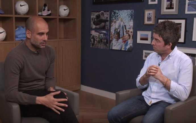 Guardiola entrevistado por Noel Gallagher en Manchester