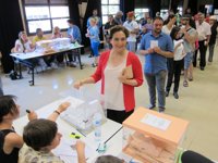 Colau pide a Podemos ser oposición "constructiva y firme" ante la corrupción y los recortes