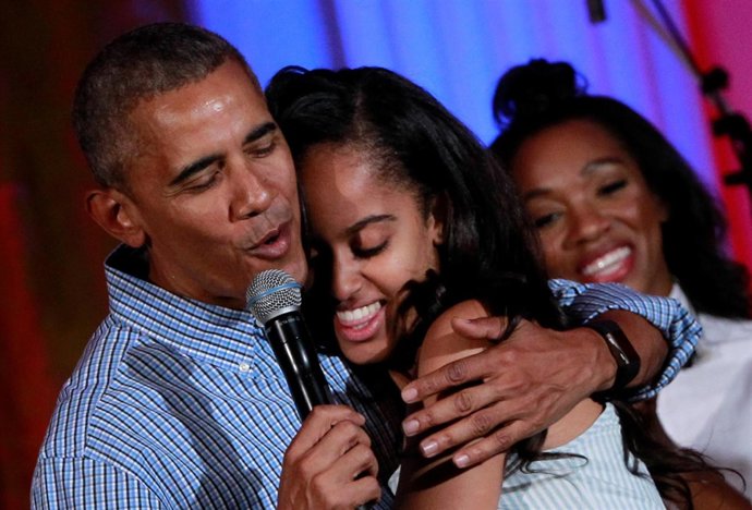 Barack Obama canta el 'Cumpleaños feliz' a su hija Malia