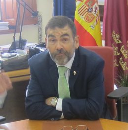 José López