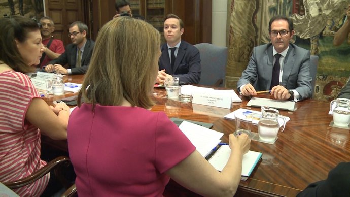 Fomento vigilará que Vueling cumpla plan de contigencia