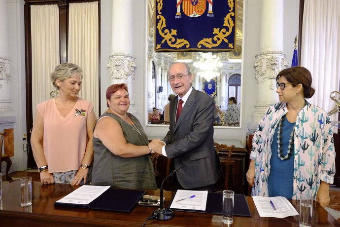 Ayuntamiento y Fdapa firman un convenio 