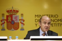 Guindos insta a Vueling a que cumpla su plan de actuaciones para evitar repetir la misma situación