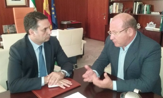 Reunión entre el alcalde de Jaén y el consejero de Turismo y Deporte