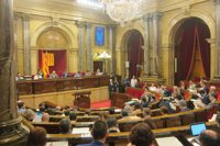 C's y PP piden en el Parlament que Puigdemont comparezca sobre los registros