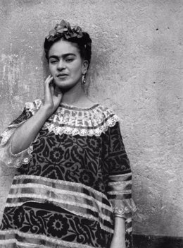 Una de las fotografías de la exposición sobre Frida Kahlo