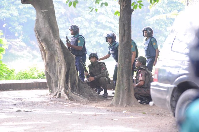 Militares en Dacca