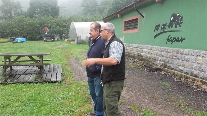 Nicanor García visita las instalaciones de Fapas en Santo Adriano.