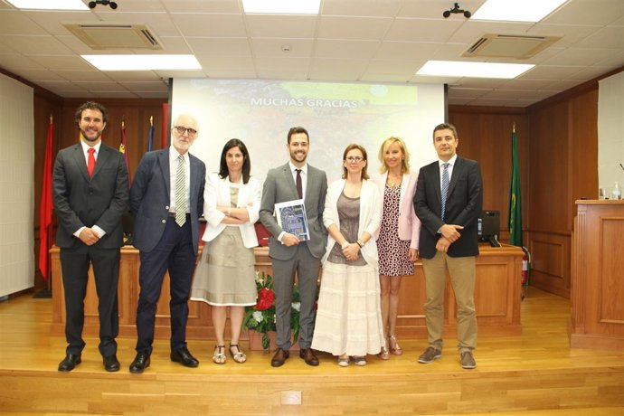 Imagen a la conclusión de la defensa de tesis de Javier Marhuenda