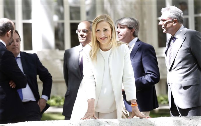 Cifuentes momentos antes de la rueda de prensa posterior al Consejo de Gobierno