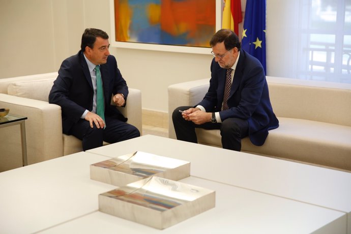 Mariano Rajoy se reúne con Aitor Esteban en la Moncloa