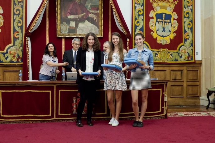 Alumnas del instituto Galileo Galilei premiadas en la Incubadora de Sondeos