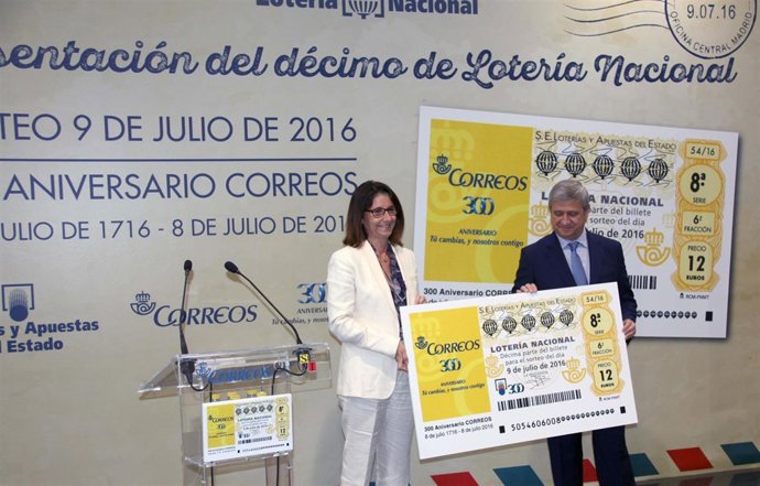 Presentación del décimo de Lotería Nacional por el 300 aniversario de Correos