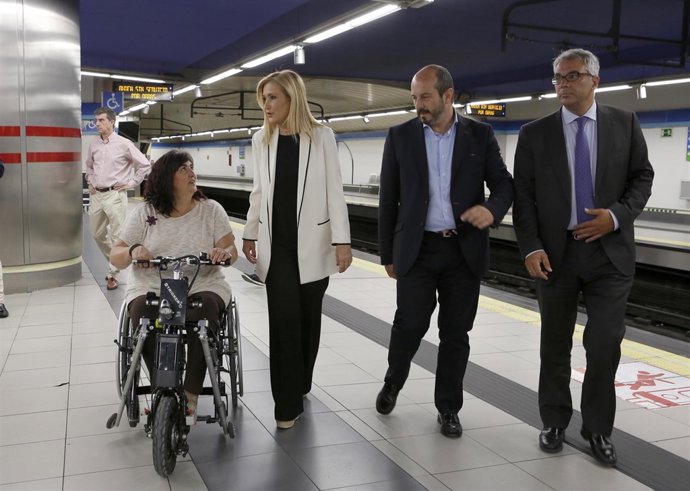 Cifuentes durante su visita