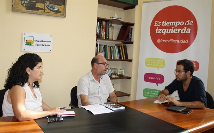 Imagen de la reunión de IU con Facua.