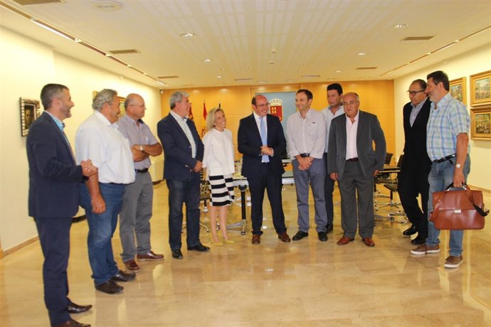 Úne Con Los Re Presentantes Del Sector Agrario De La Región