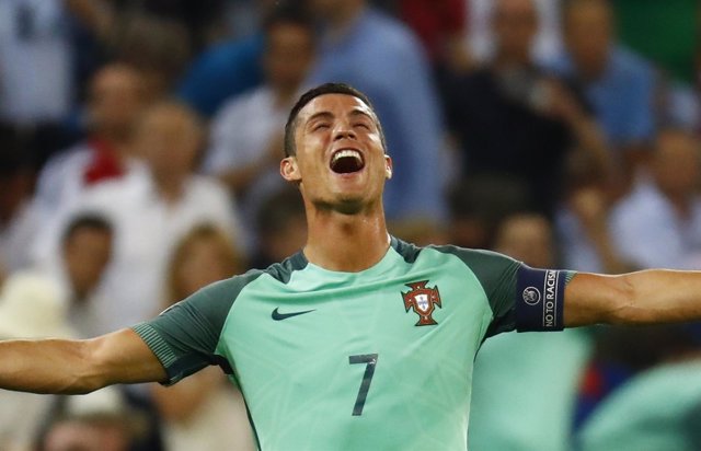 Cristiano Ronaldo celebra el pase a la final de la Eurocopa de Francia