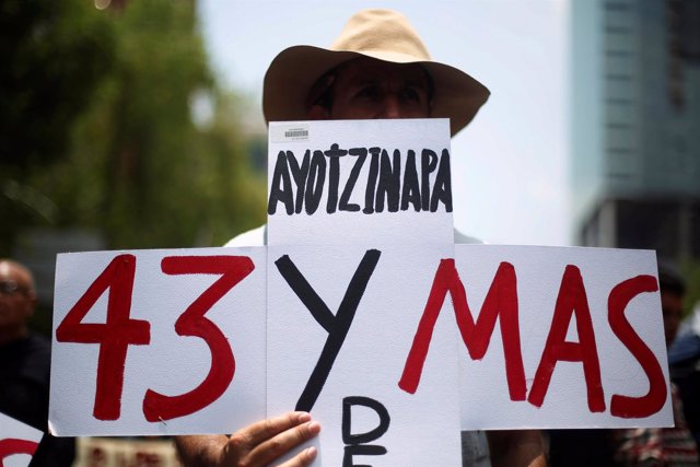 Manifestación por los 21 meses de desaparición de los 43 normalistas