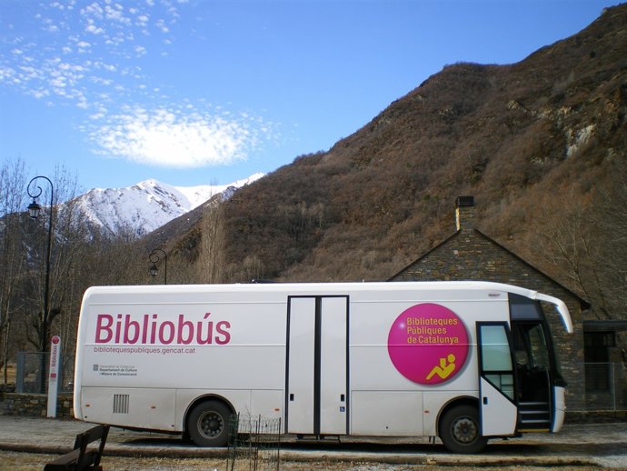 Las bibliotecas catalanas despliegan 86 sedes en el exterior este verano