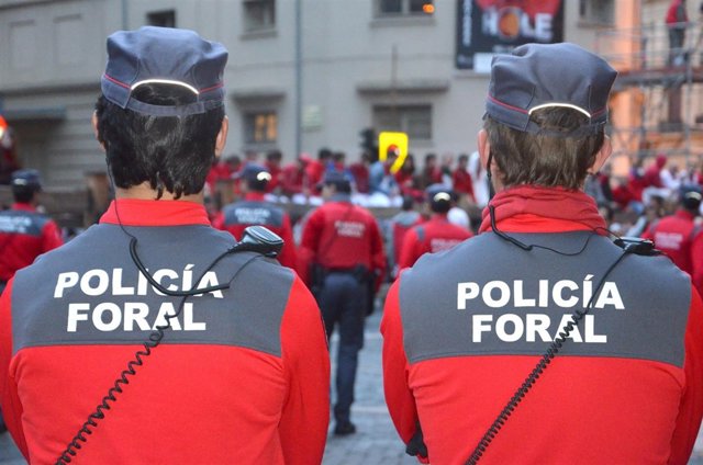 Agentes de Policía Foral.
