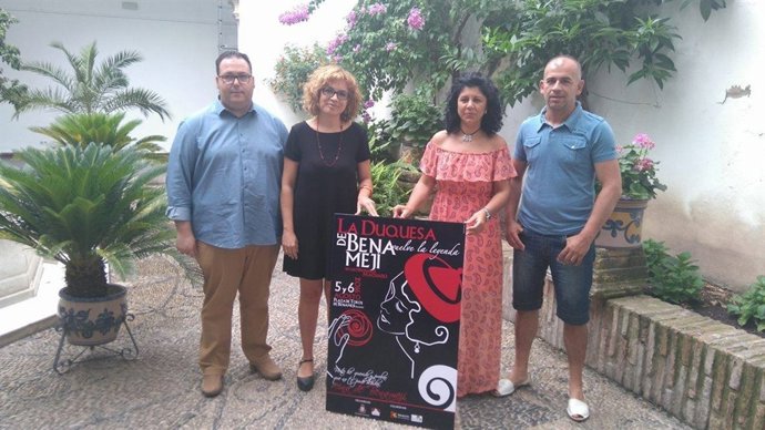 Ruz (izda) durante la presentación de la obra