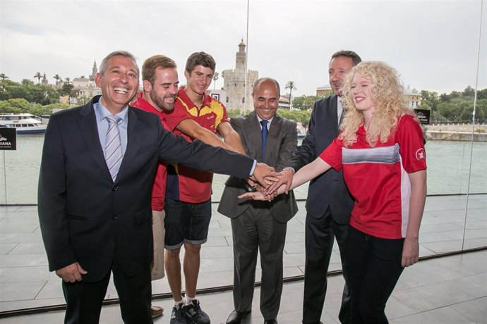 Apadrinaron el acto tres paralímpicos preseleccionados para Río 2016.