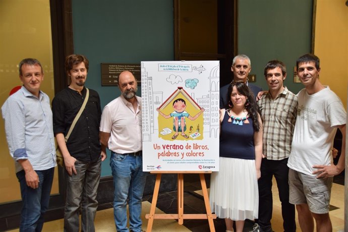 Presentación de la campaña para que los jóvenes lean este verano.