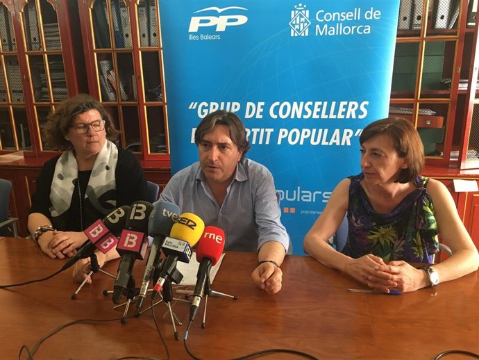 Rovira en rueda de prensa