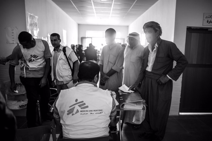 MSF staff attending patients at the medical center  in Dibaga camp, near the cit