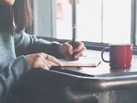 Escribir a mano: beneficios de la caligrafía frente al teclado