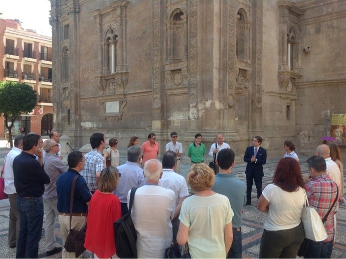 El concejal Jesús Pacheco en el centro