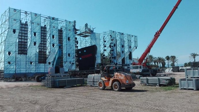 Montaje de escenarios del festival Marenostrum