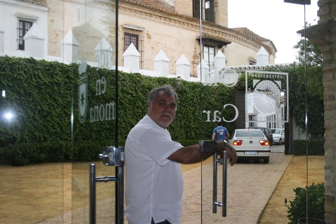 El director de cine Benito Zambrano en los cursos de la UPO