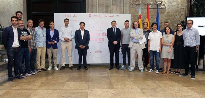 Puig y Colomer junto a responsables de los principales festivales de Comunitat
