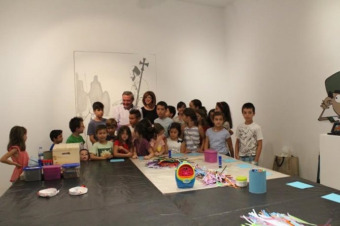 Alcalde y Baena con los asistentes al taller