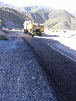 Las obras en la carretera de El Saliente buscan una mayor seguridad de la vía.