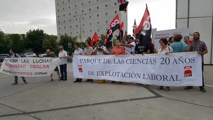 Concentración de trabajadores del Parque de las Ciencias de Granada