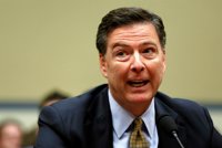 El director del FBI explica al Congreso que ha intentado evitar una "caza al famoso" en el caso Clinton