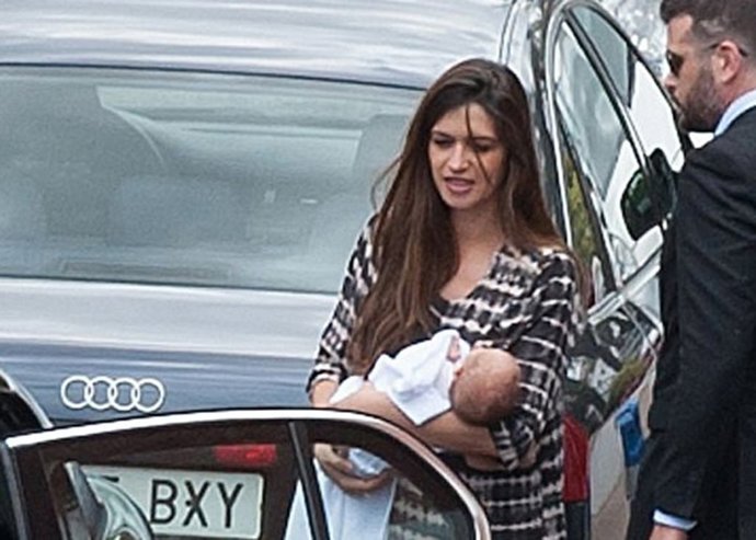 Sara Carbonero lleva al pequeño Lucas a su primera revisión médica