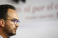 El PSOE no ve posible intentar gobernar con Podemos y C's, porque se vetan mutuamente