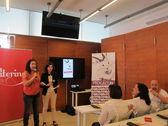 Presentación de la nueva asociación previa a la degustación de conejo