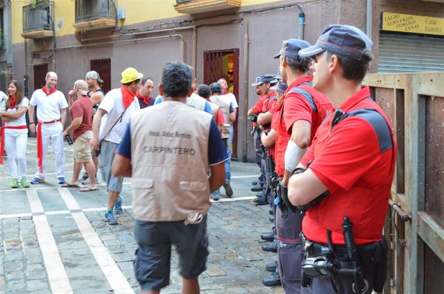 Agentes velando por la seguridad